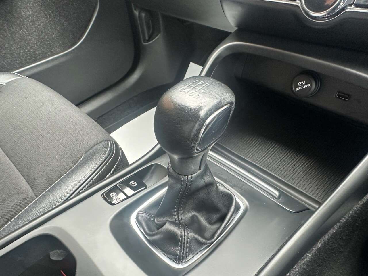 2019 VOLVO XC40 2019 VOLVO XC40