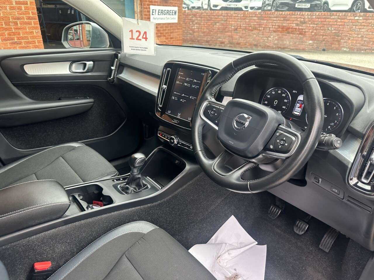 2019 VOLVO XC40 2019 VOLVO XC40