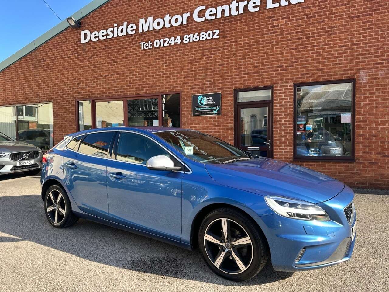 2019 VOLVO V40 2019 VOLVO V40