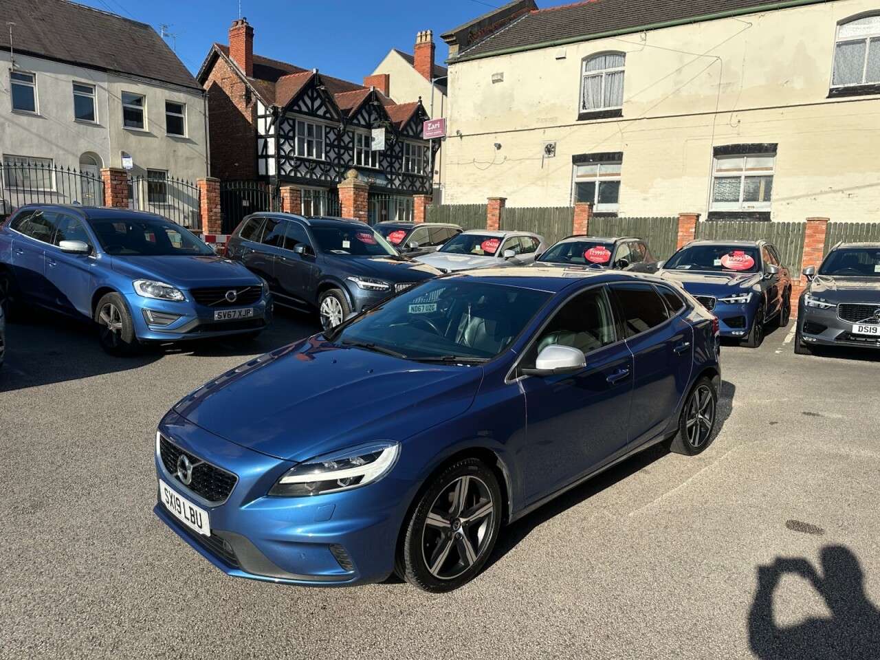 A 2019 VOLVO V40 2.0 D2 R-Design Edition Hatchback 5dr Diesel Manual Euro 6 (s/s) (120 ps) R A 2019 VOLVO V40 2.0 D2 R-Design Edition Hatchback 5dr Diesel Manual Euro 6 (s/s) (120 ps) R