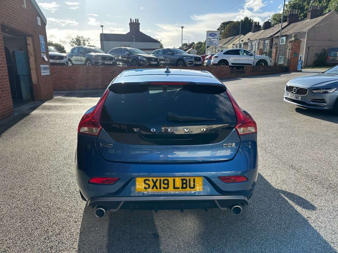 2019 VOLVO V40 2019 VOLVO V40