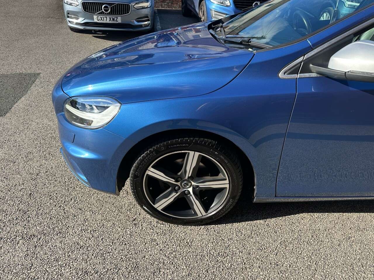 2019 VOLVO V40 2019 VOLVO V40