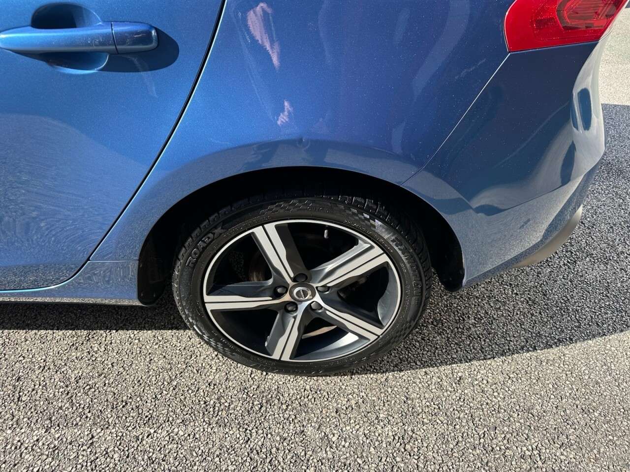 2019 VOLVO V40 2019 VOLVO V40