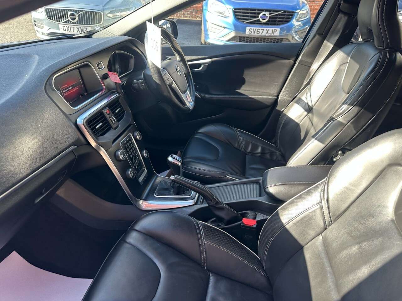 2019 VOLVO V40 2019 VOLVO V40