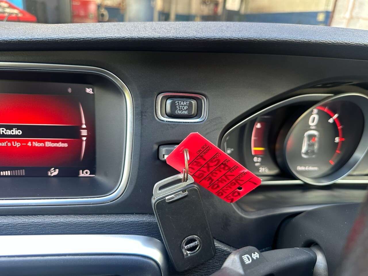 2019 VOLVO V40 2019 VOLVO V40