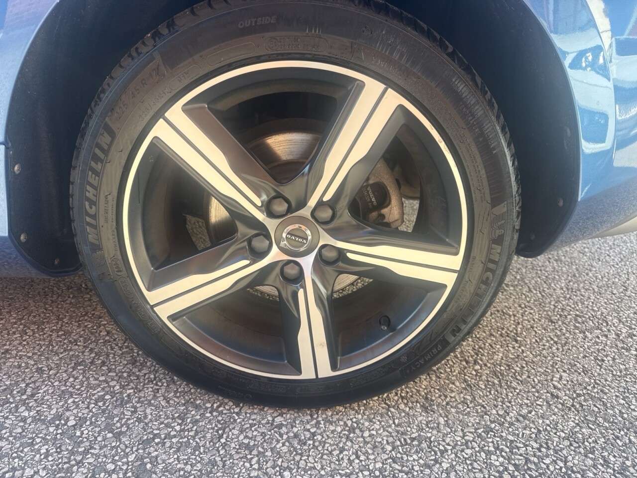 2018 VOLVO V40 2018 VOLVO V40