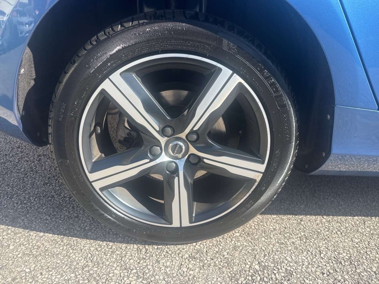 2018 VOLVO V40 2018 VOLVO V40