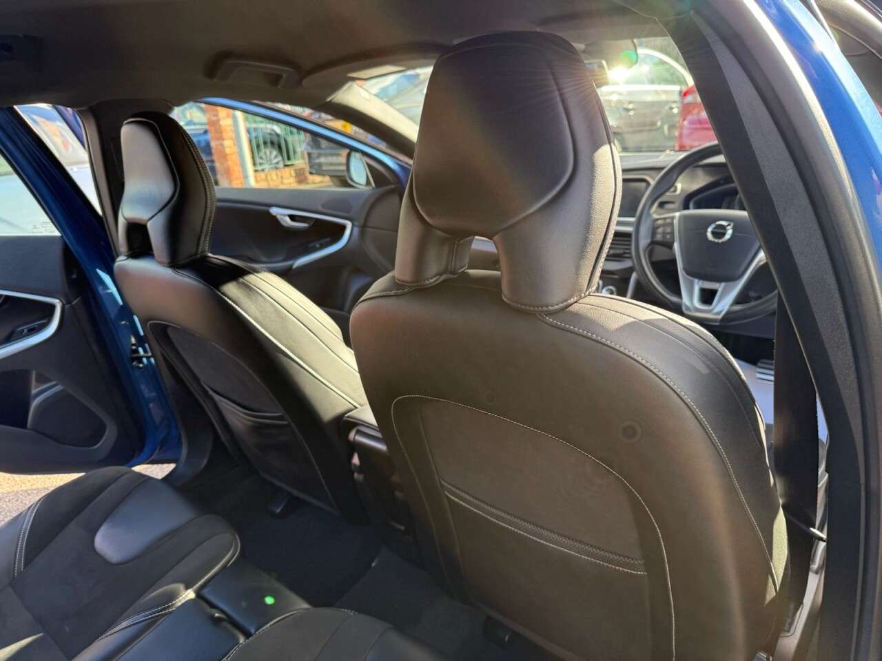 2018 VOLVO V40 2018 VOLVO V40