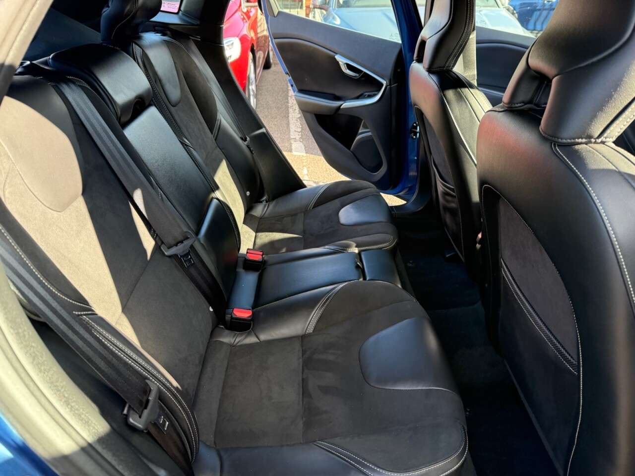 2018 VOLVO V40 2018 VOLVO V40