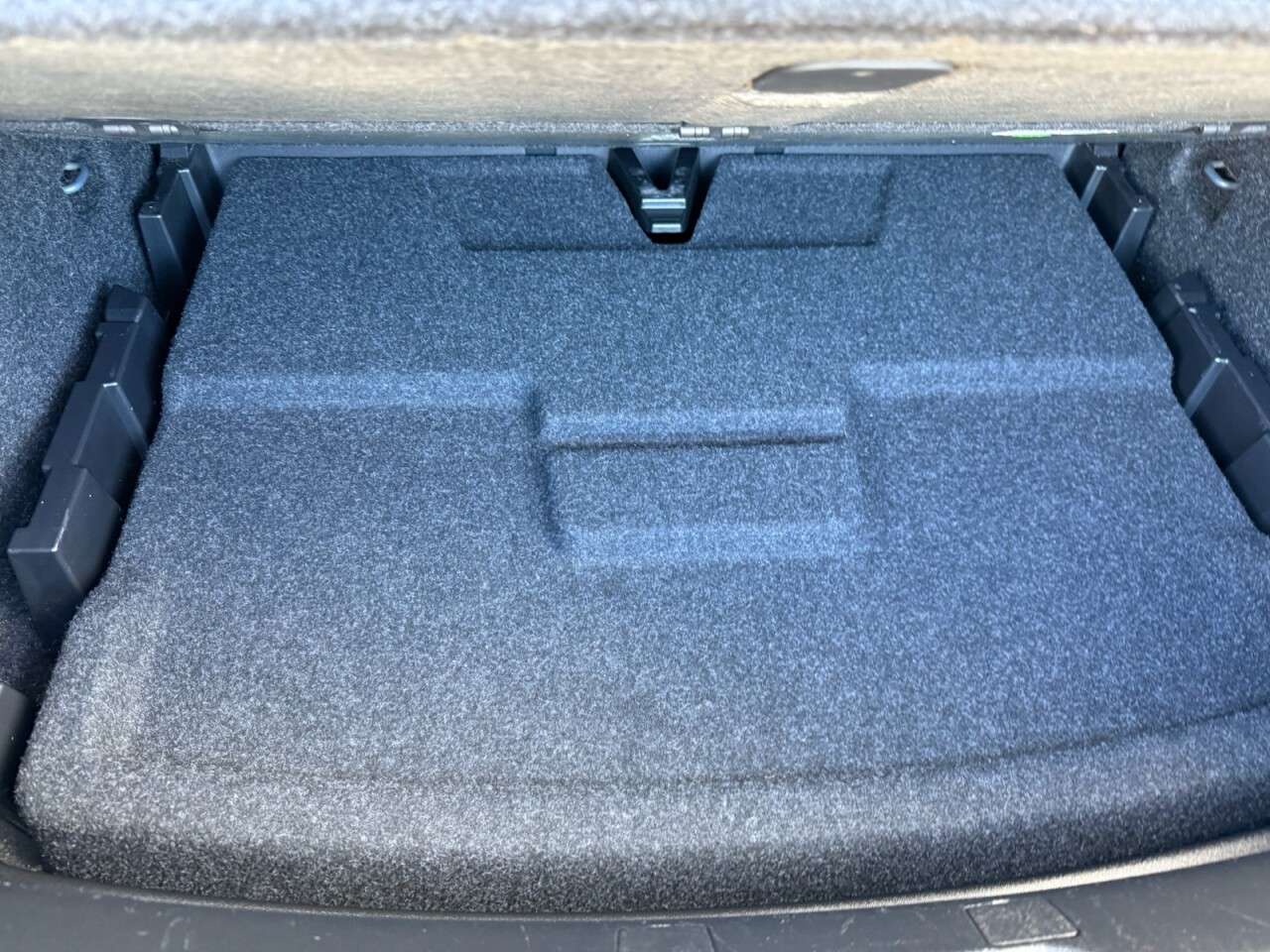 2018 VOLVO V40 2018 VOLVO V40