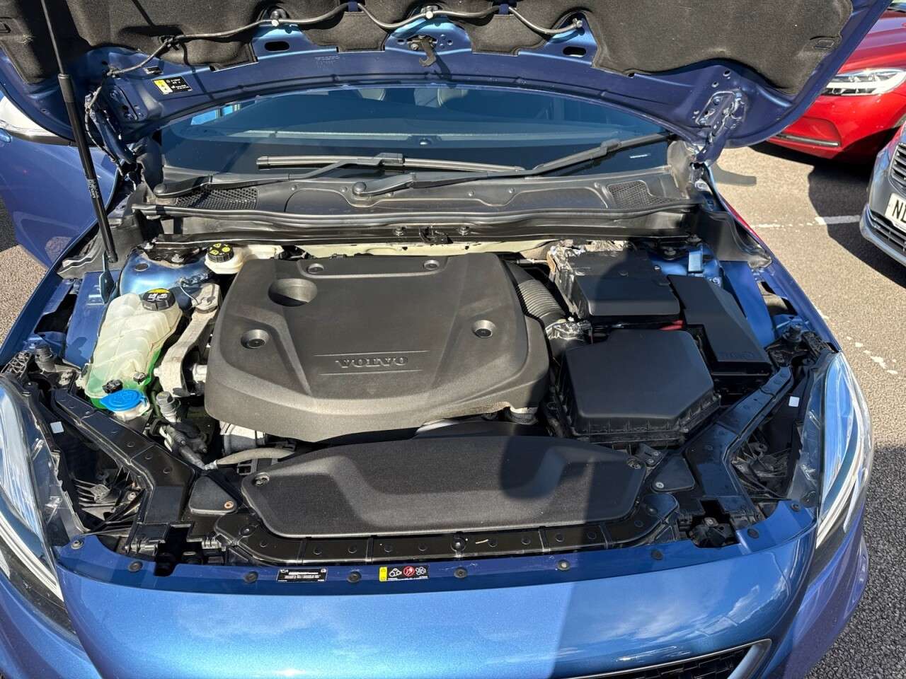 2018 VOLVO V40 2018 VOLVO V40