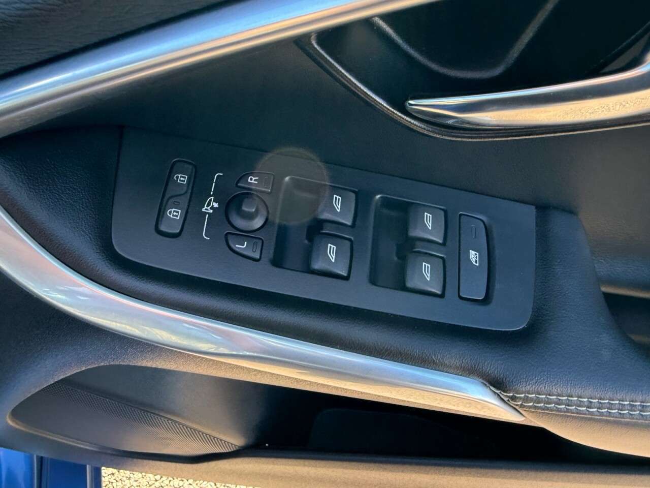 2018 VOLVO V40 2018 VOLVO V40