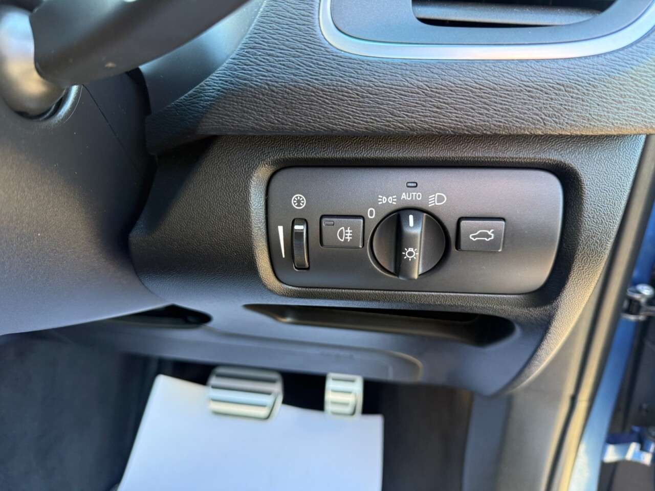 2018 VOLVO V40 2018 VOLVO V40