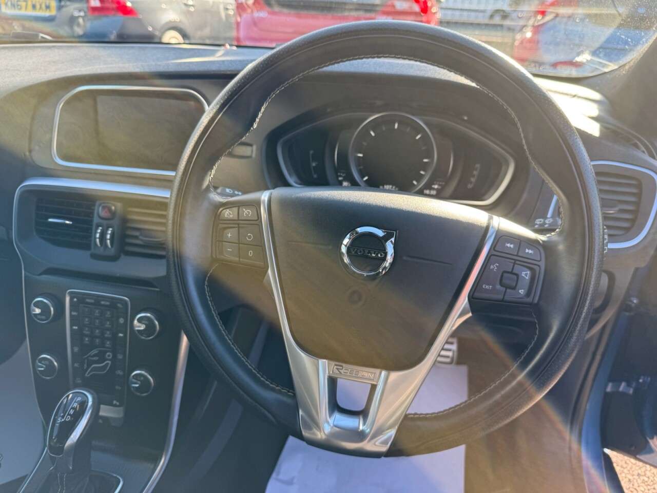 2018 VOLVO V40 2018 VOLVO V40