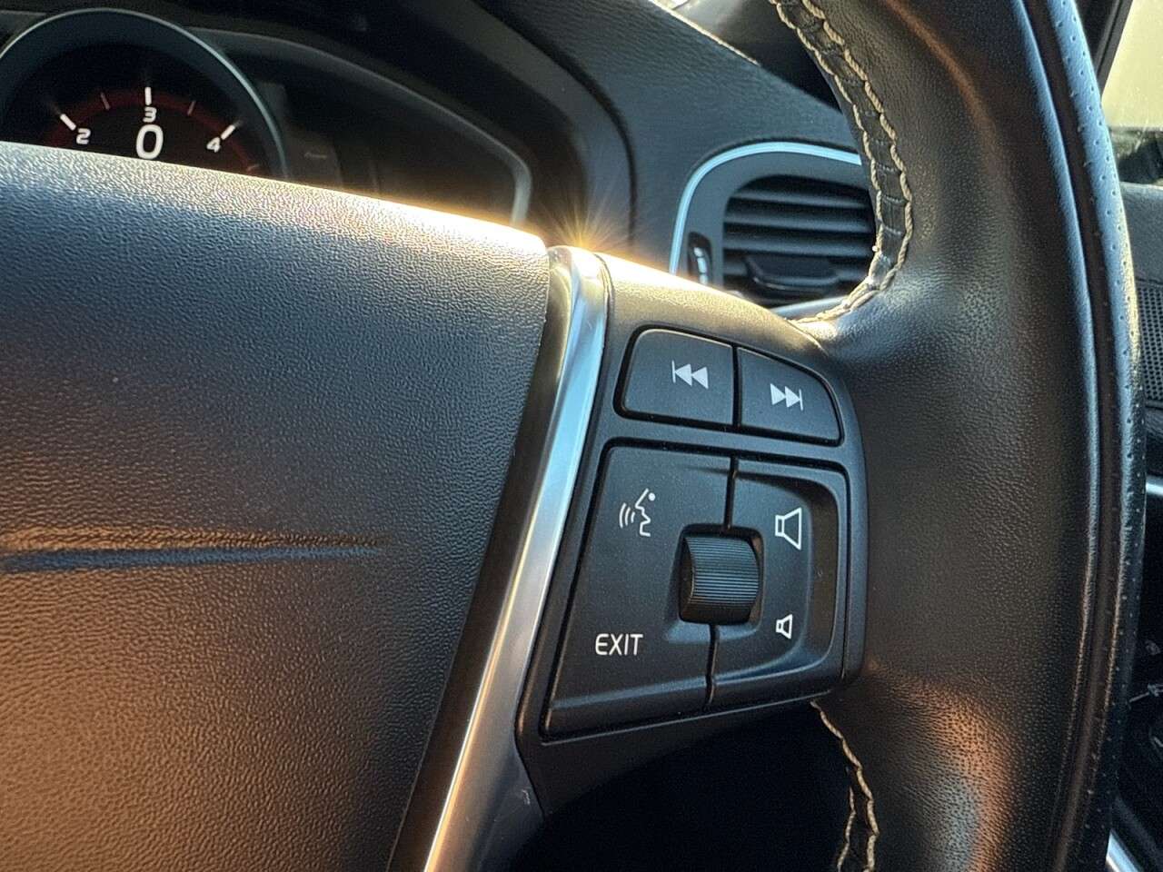 2018 VOLVO V40 2018 VOLVO V40