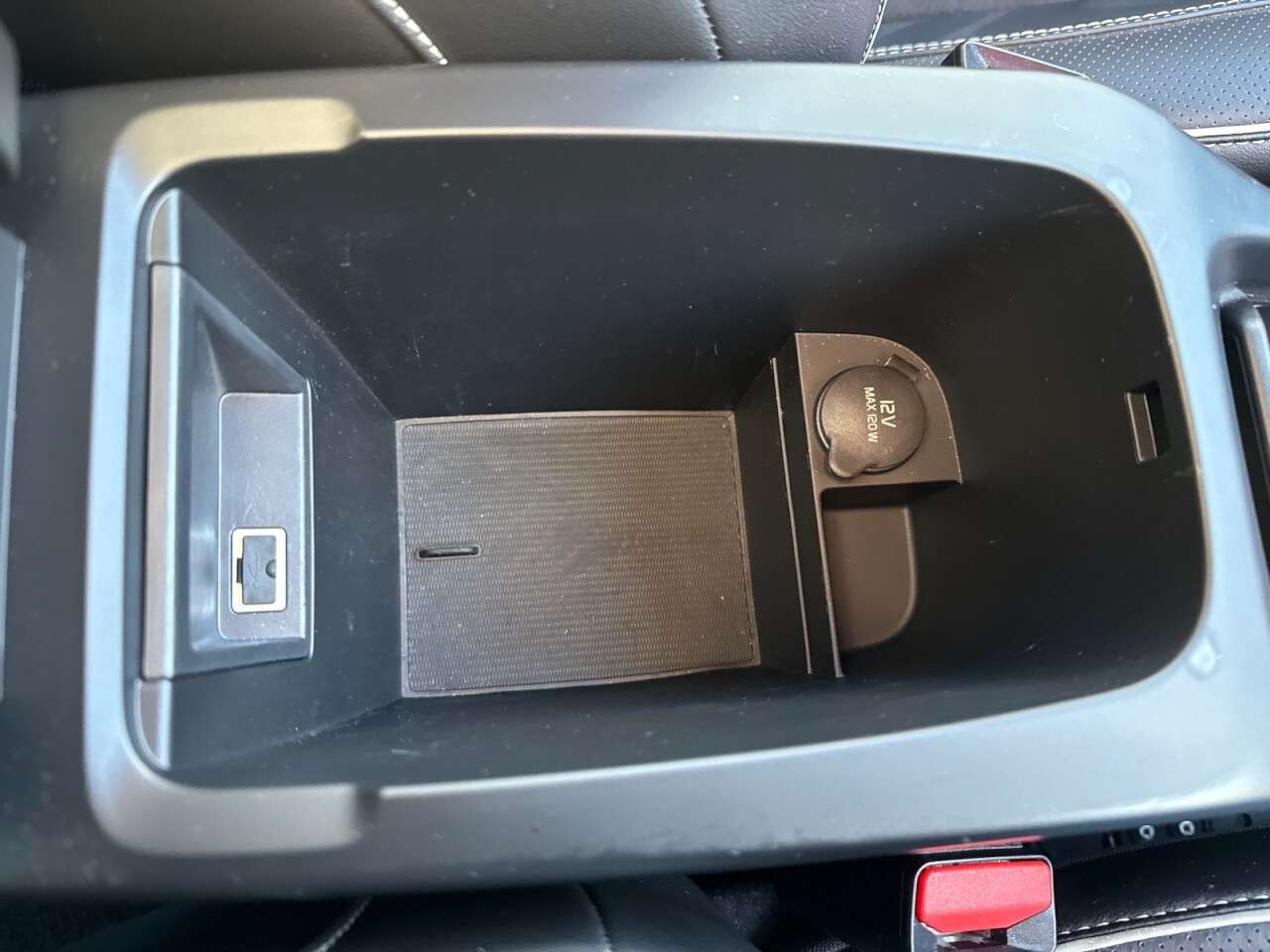 2018 VOLVO V40 2018 VOLVO V40