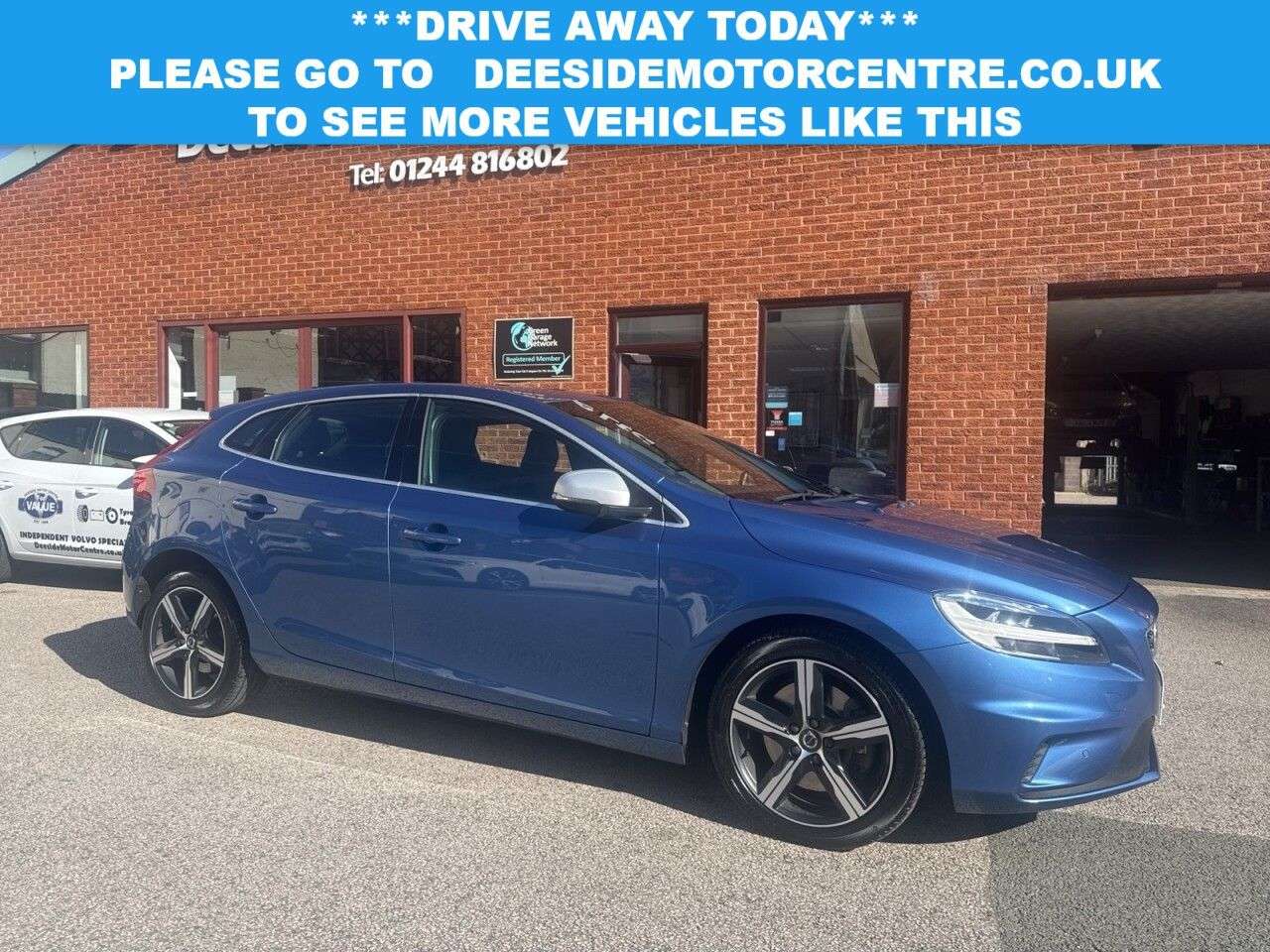 A 2018 VOLVO V40 2.0 D2 R-Design Nav Plus Hatchback 5dr Diesel Auto Euro 6 (s/s) (120 ps) Re A 2018 VOLVO V40 2.0 D2 R-Design Nav Plus Hatchback 5dr Diesel Auto Euro 6 (s/s) (120 ps) Re