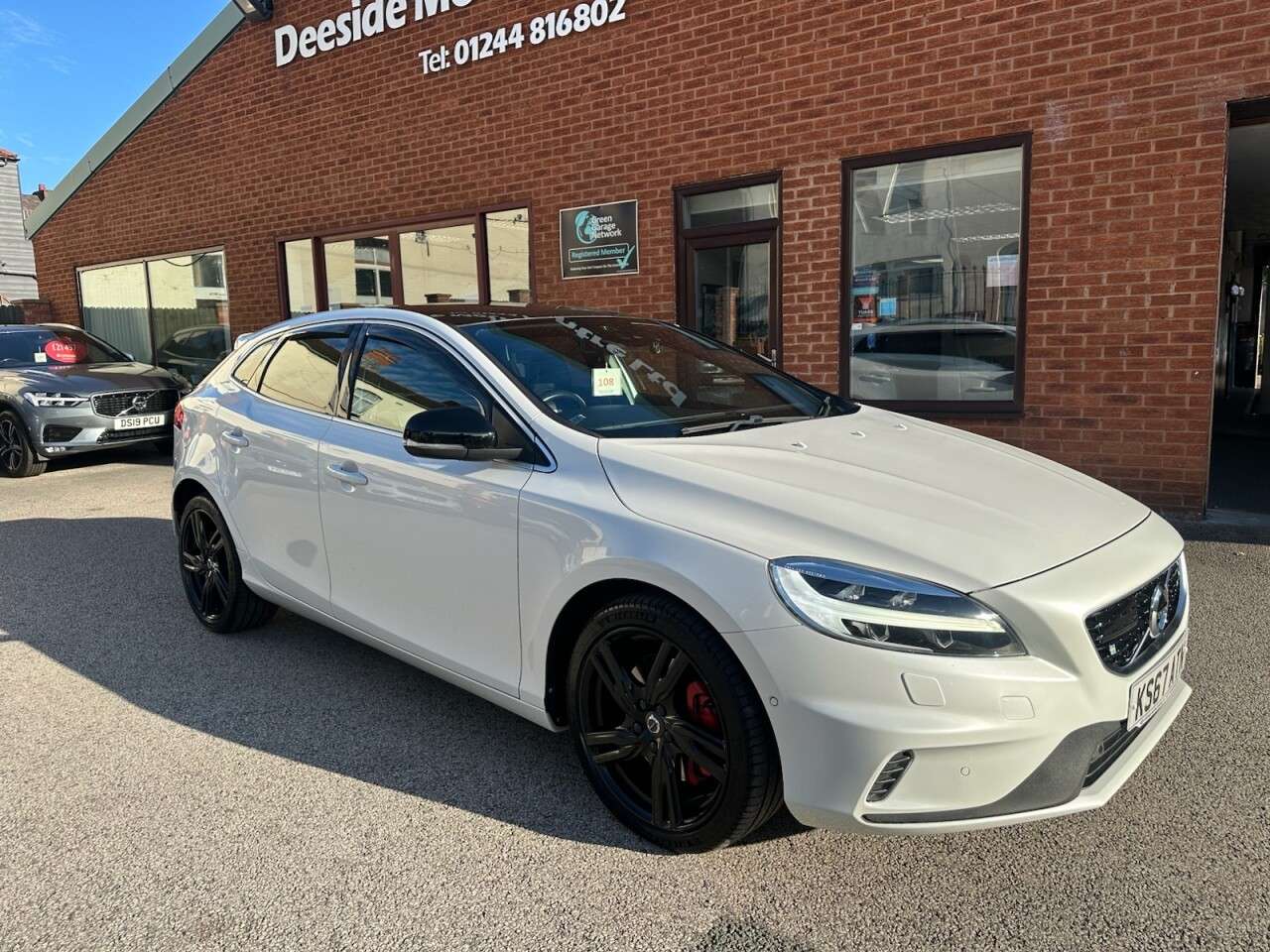2017 VOLVO V40 2017 VOLVO V40