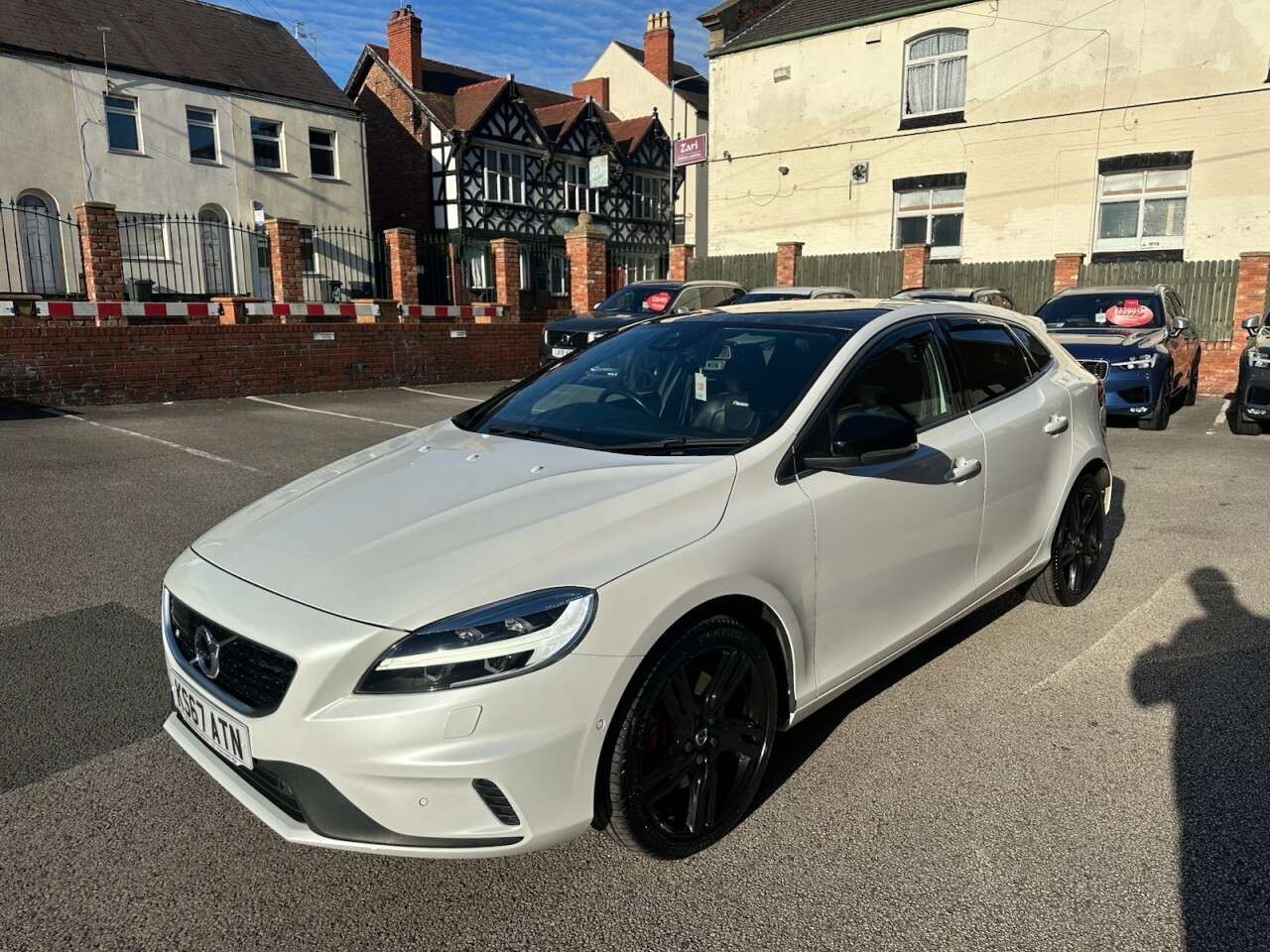 2017 VOLVO V40 2017 VOLVO V40