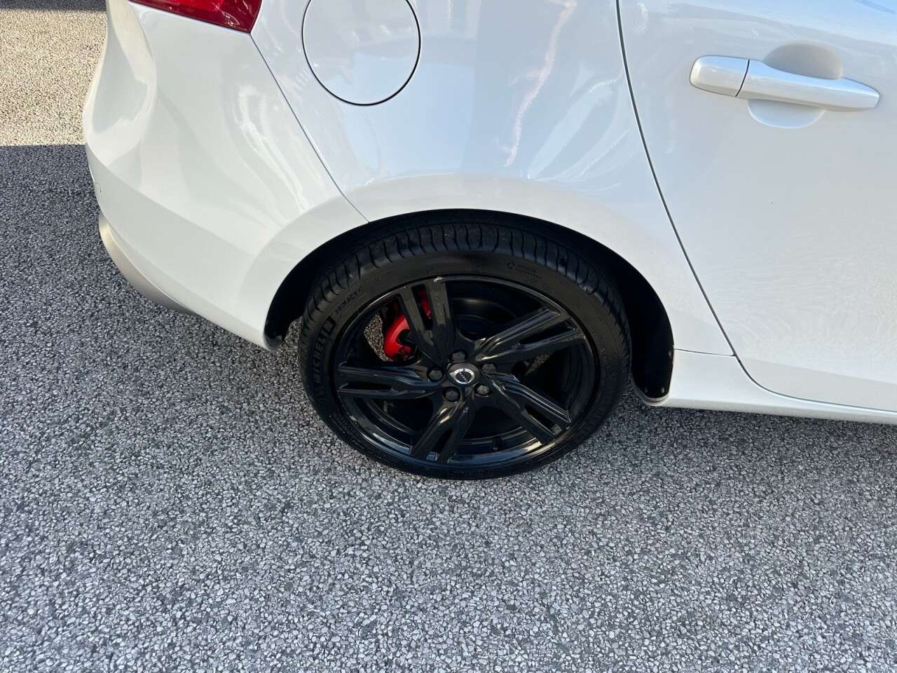 2017 VOLVO V40 2017 VOLVO V40