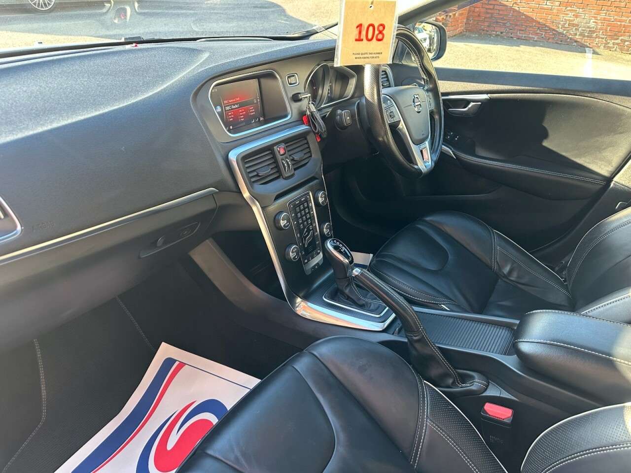 2017 VOLVO V40 2017 VOLVO V40