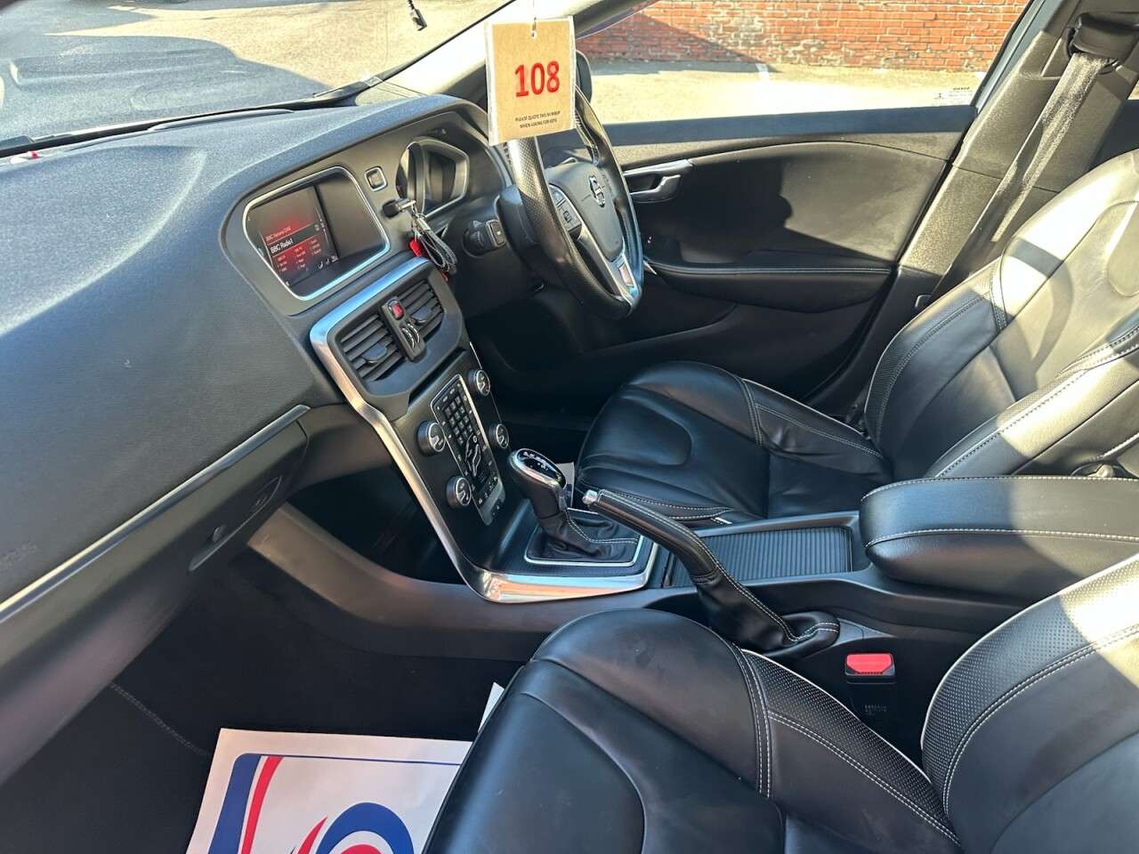 2017 VOLVO V40 2017 VOLVO V40