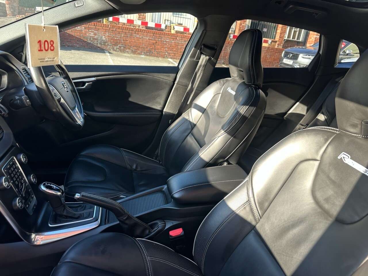 2017 VOLVO V40 2017 VOLVO V40