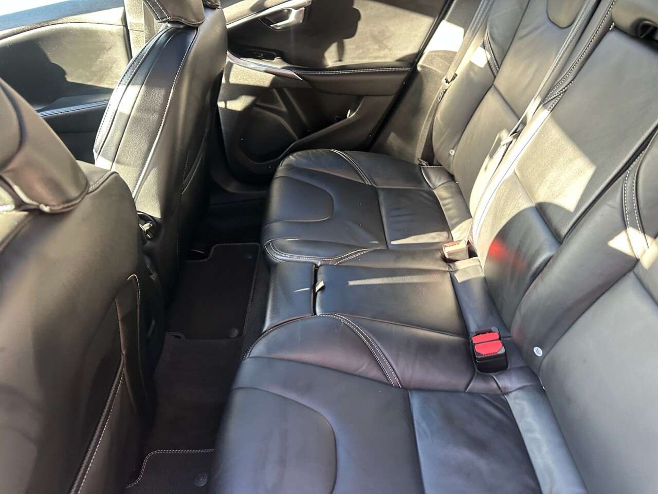 2017 VOLVO V40 2017 VOLVO V40