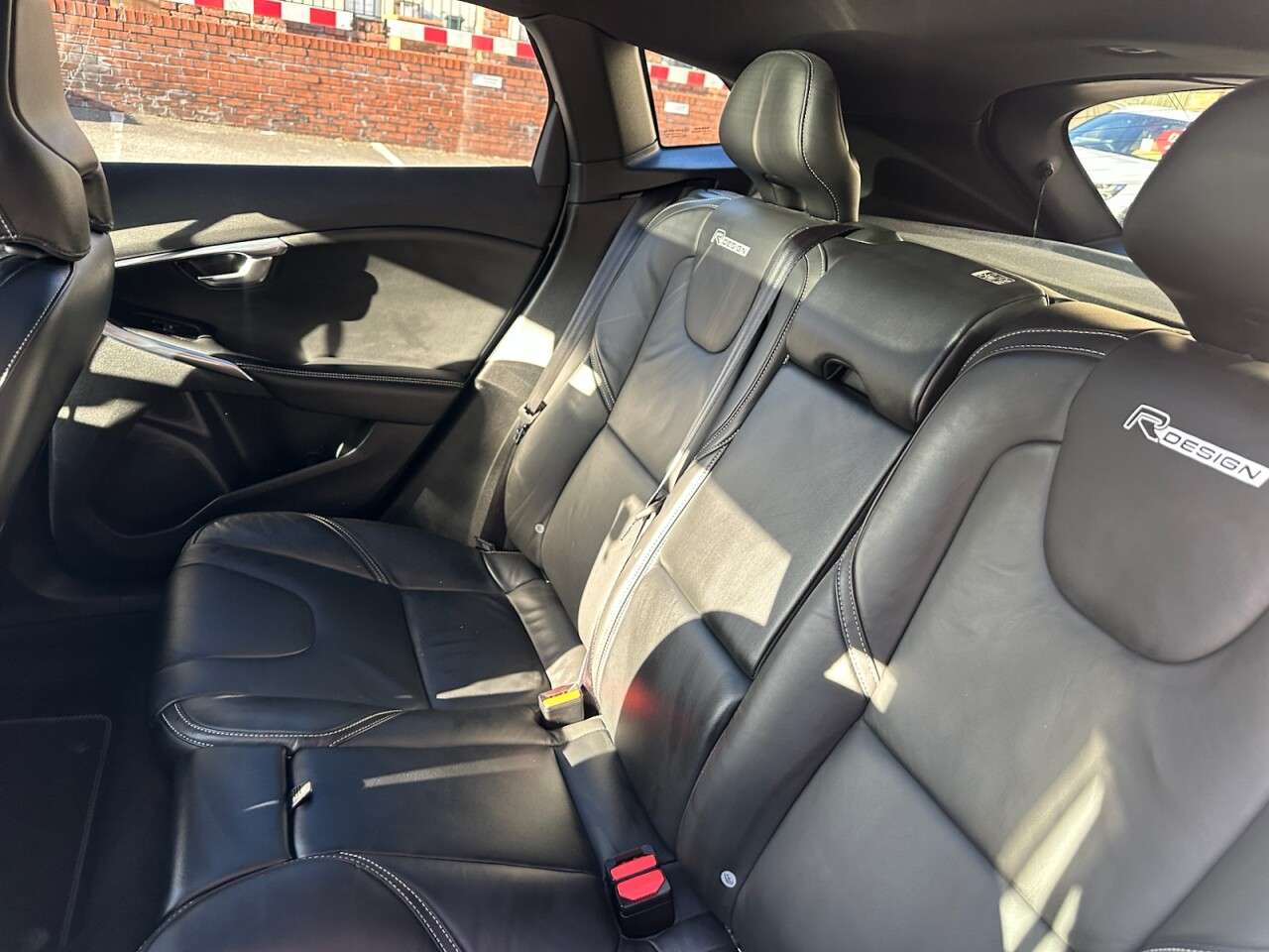 2017 VOLVO V40 2017 VOLVO V40