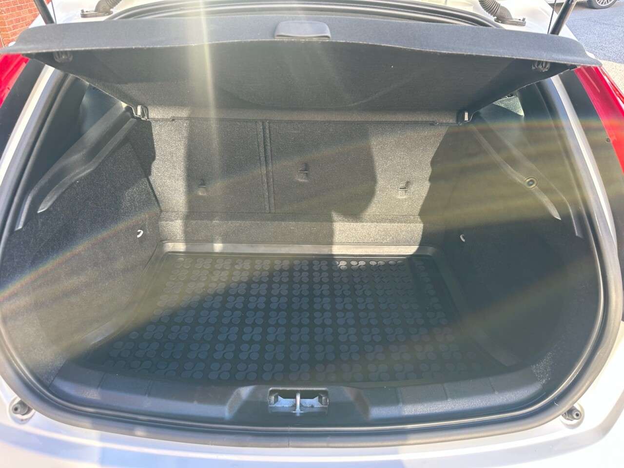 2017 VOLVO V40 2017 VOLVO V40