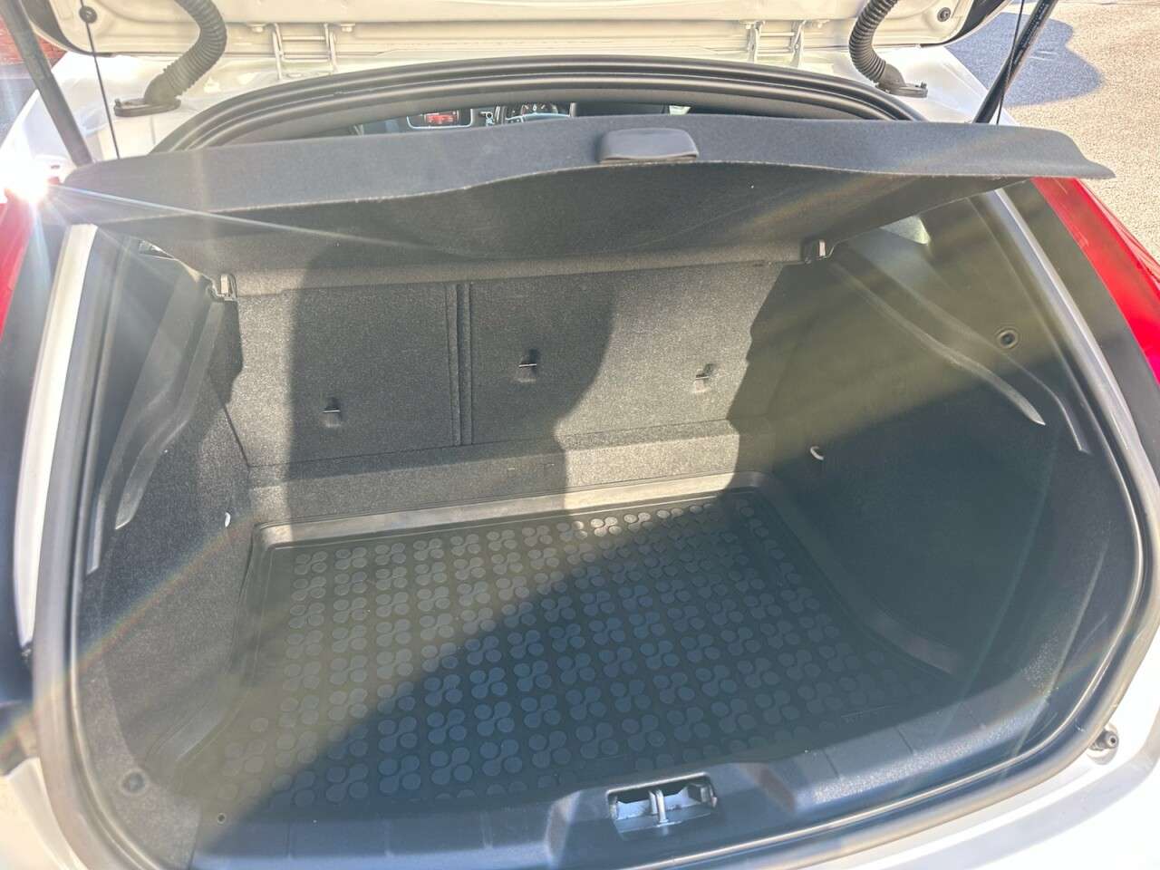 2017 VOLVO V40 2017 VOLVO V40