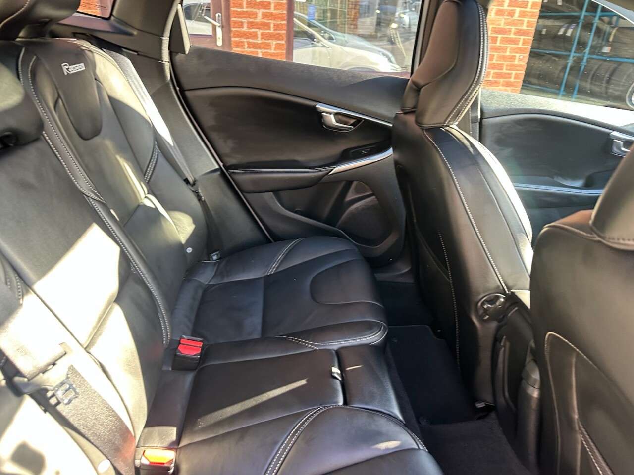 2017 VOLVO V40 2017 VOLVO V40