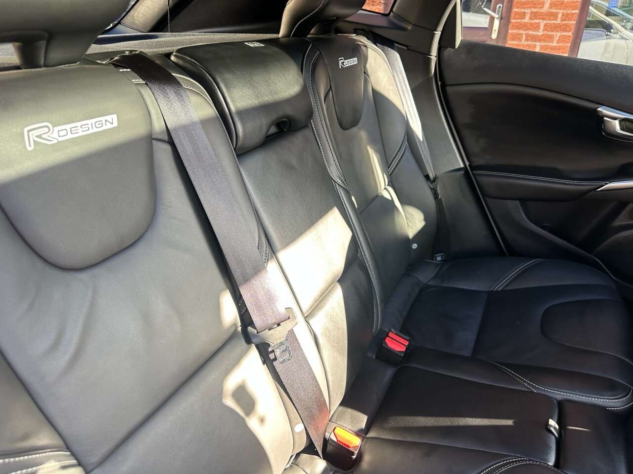 2017 VOLVO V40 2017 VOLVO V40