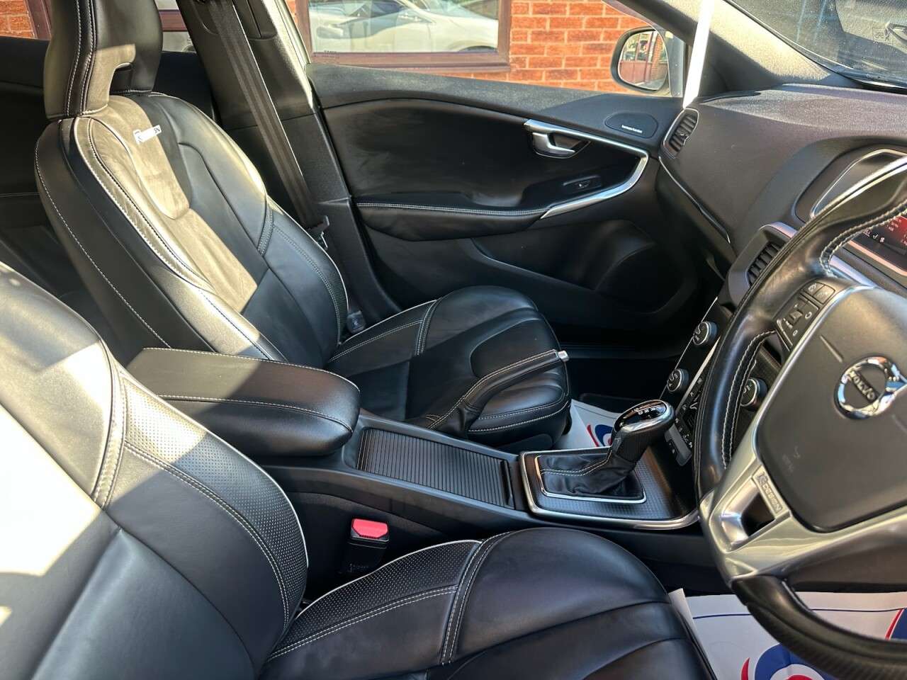 2017 VOLVO V40 2017 VOLVO V40