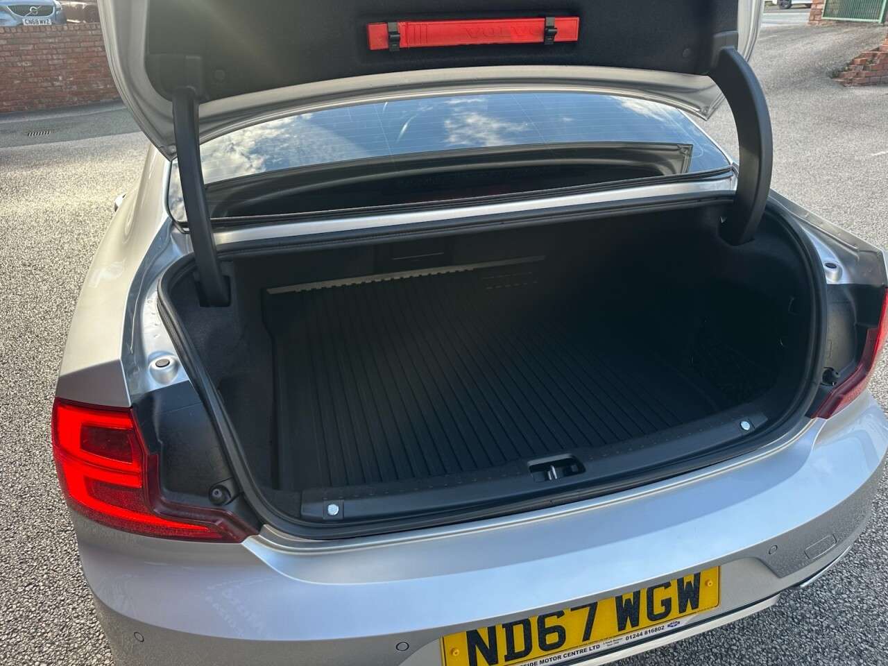 2018 VOLVO S90 2018 VOLVO S90