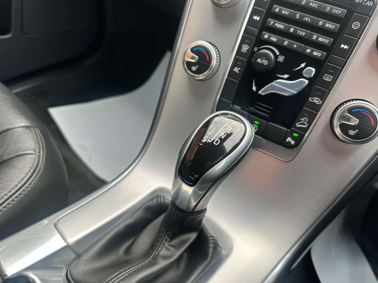 2016 VOLVO XC60 2016 VOLVO XC60