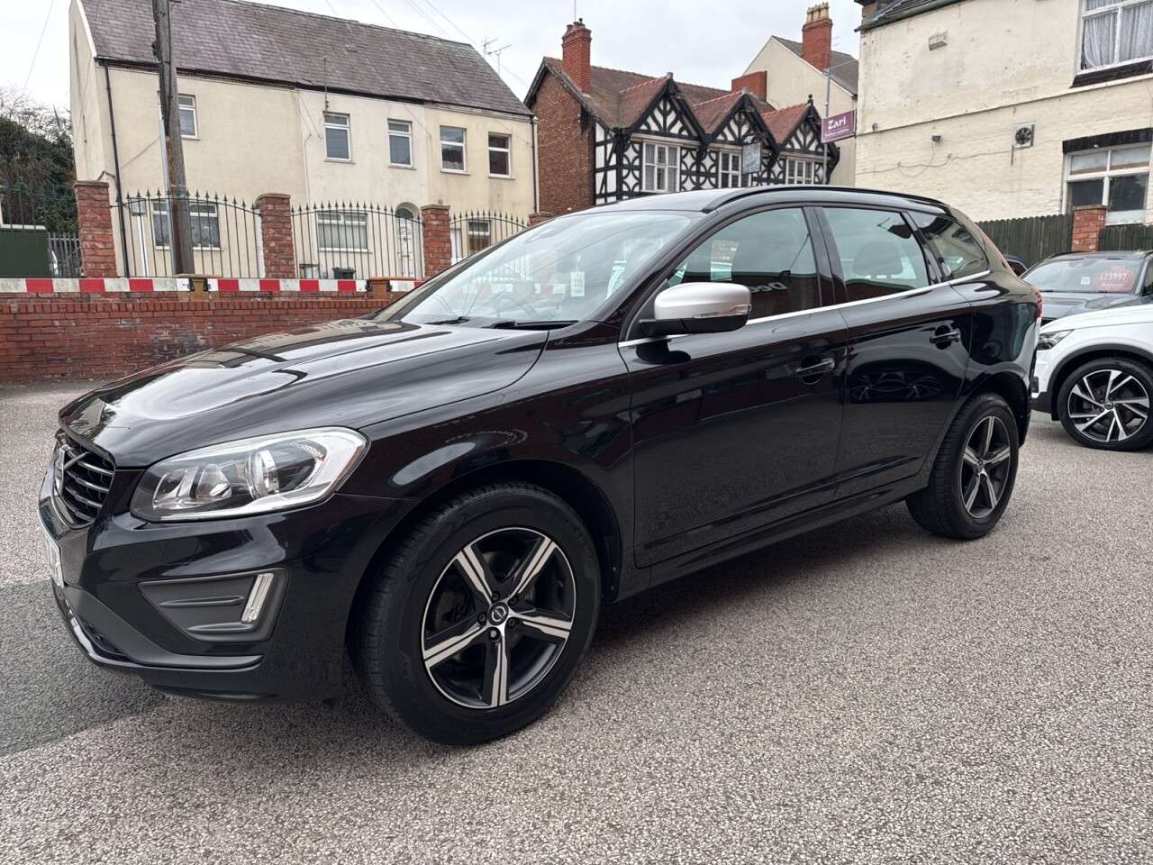 A 2016 VOLVO XC60 2.0 D4 R-Design Nav SUV 5dr Diesel Auto Euro 6 (s/s) (190 ps) Rear parking A 2016 VOLVO XC60 2.0 D4 R-Design Nav SUV 5dr Diesel Auto Euro 6 (s/s) (190 ps) Rear parking