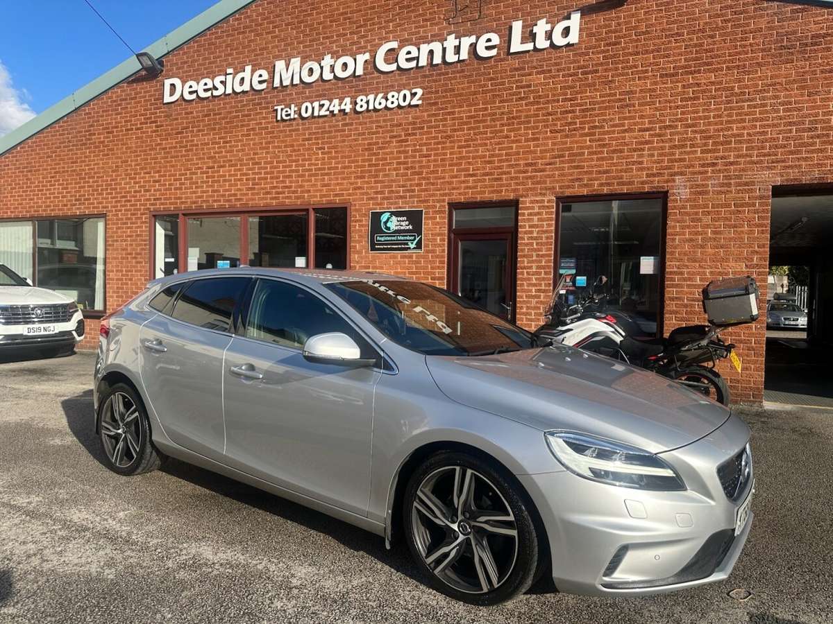 Check out this Volvo V40 2018 Diesel Manual