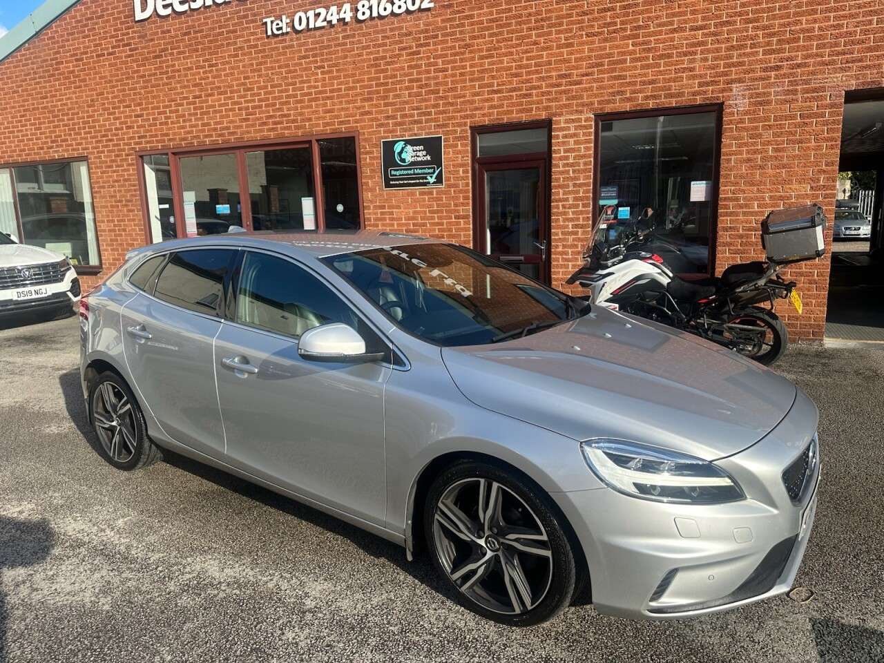 2018 VOLVO V40 2018 VOLVO V40