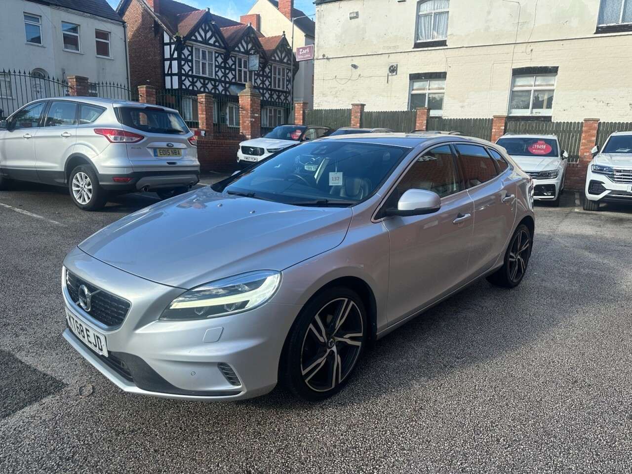 2018 VOLVO V40 2018 VOLVO V40