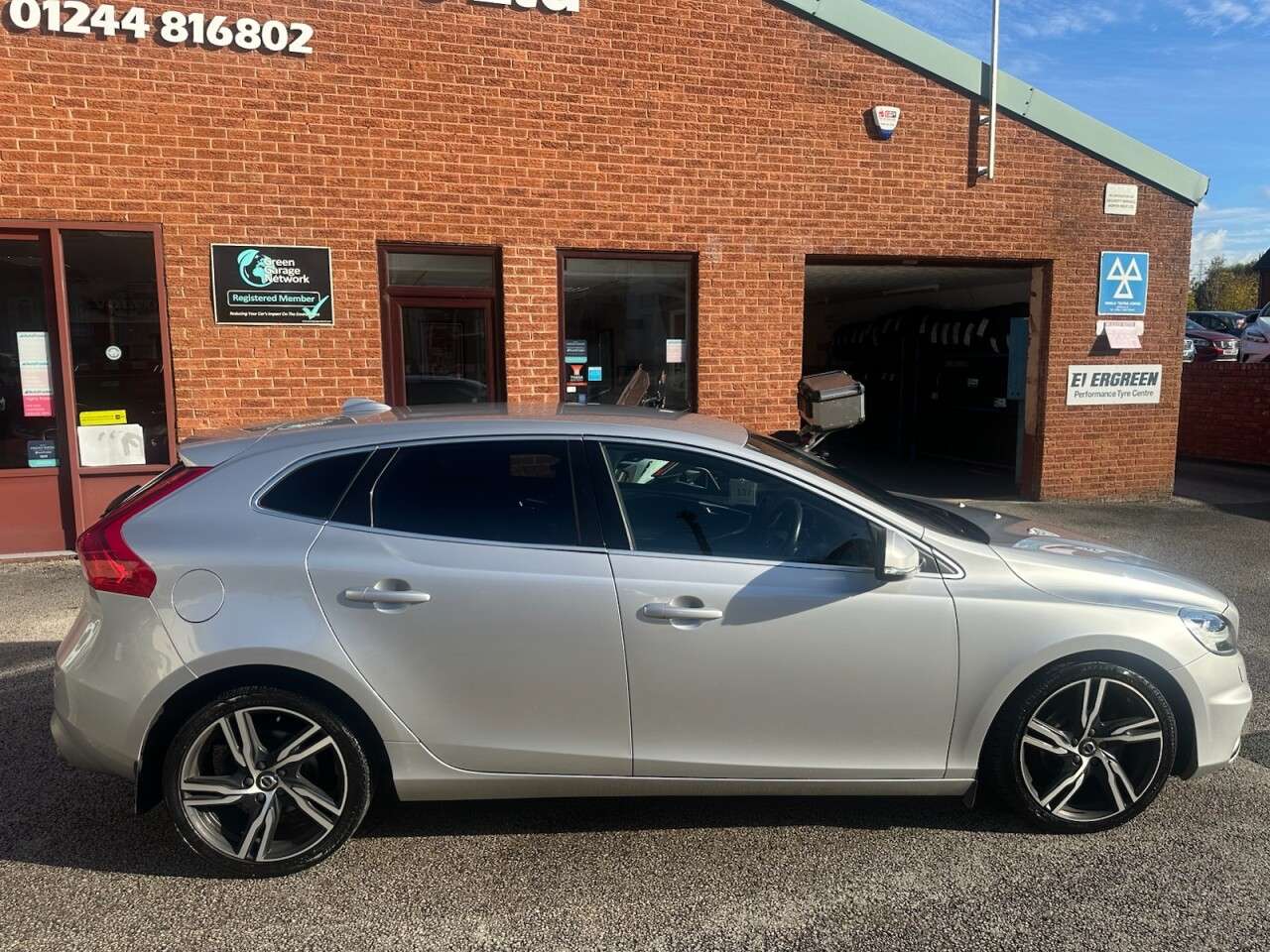 2018 VOLVO V40 2018 VOLVO V40