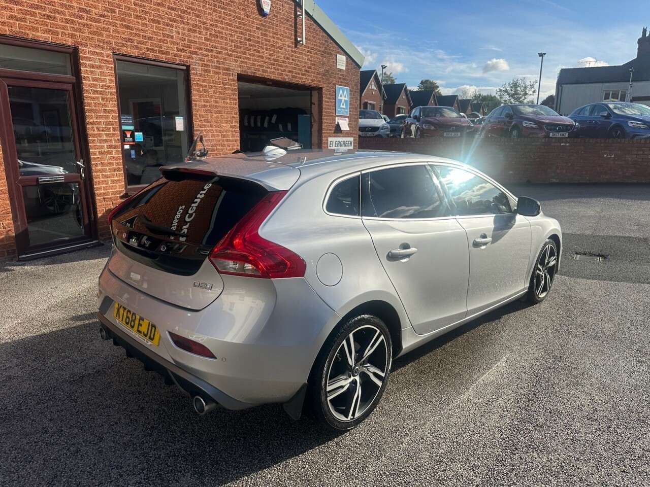 2018 VOLVO V40 2018 VOLVO V40