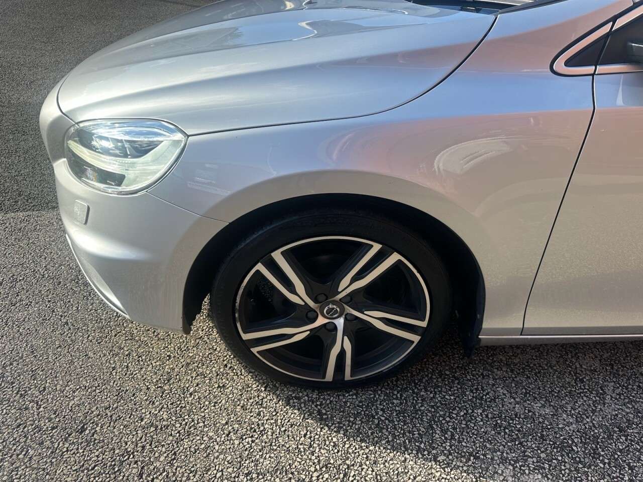 2018 VOLVO V40 2018 VOLVO V40