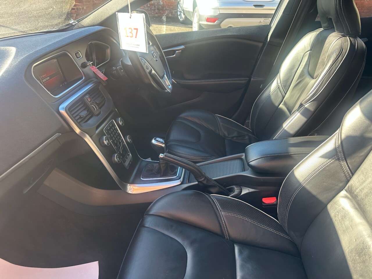 2018 VOLVO V40 2018 VOLVO V40