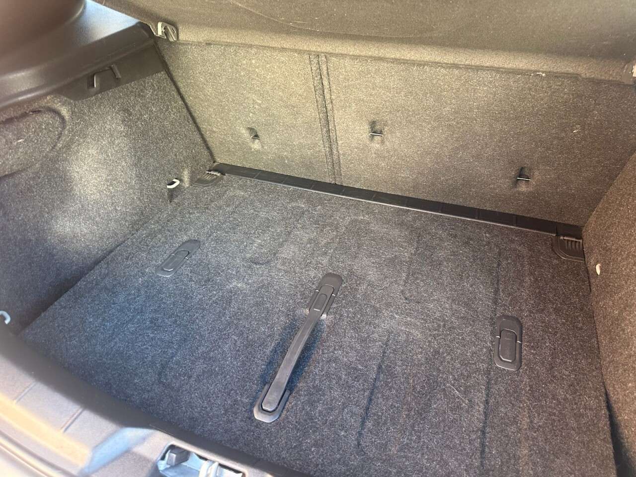 2018 VOLVO V40 2018 VOLVO V40