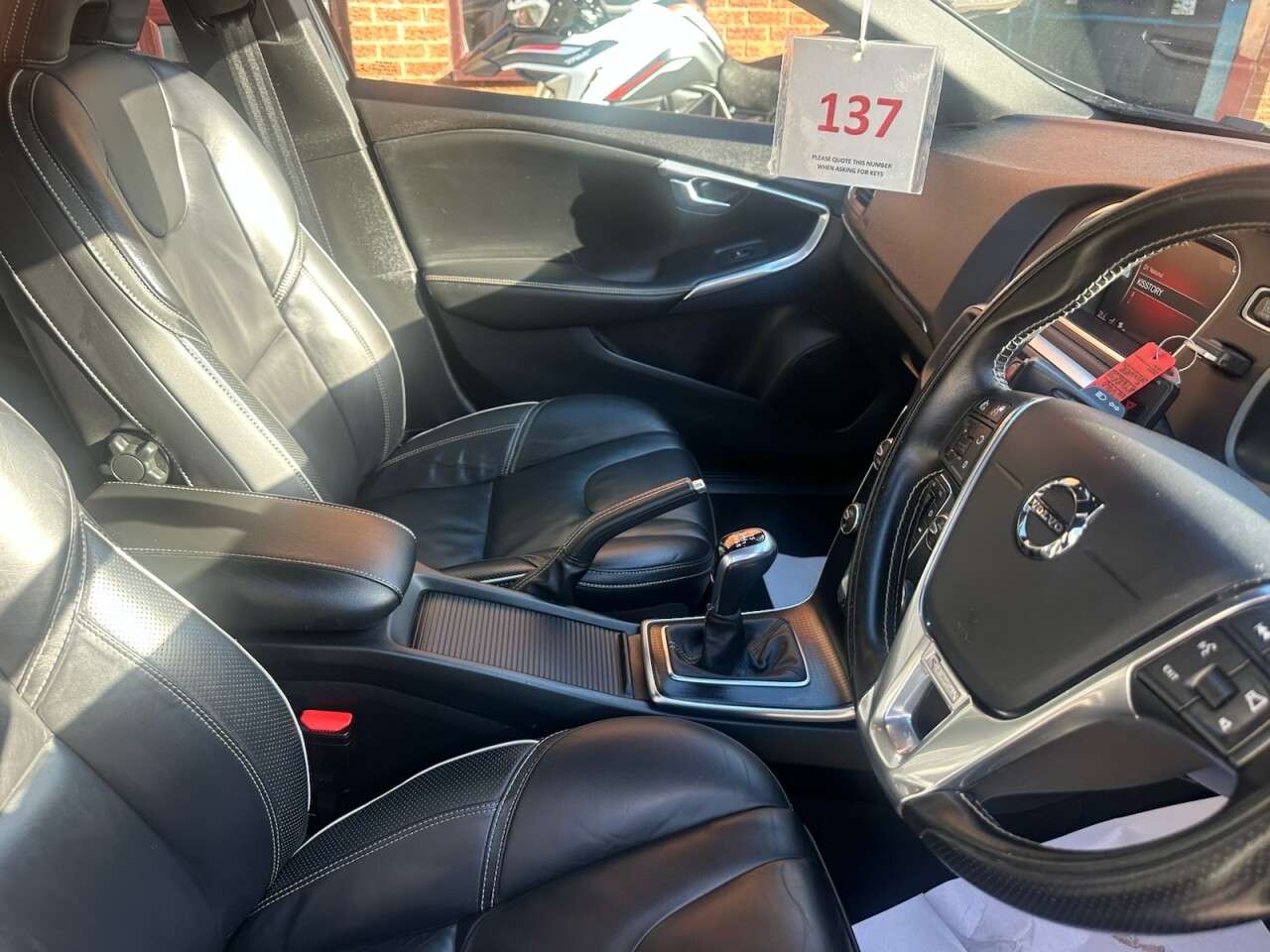 2018 VOLVO V40 2018 VOLVO V40