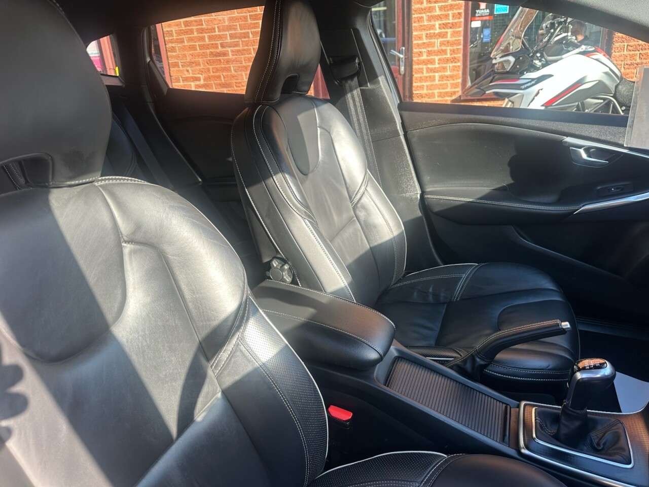 2018 VOLVO V40 2018 VOLVO V40