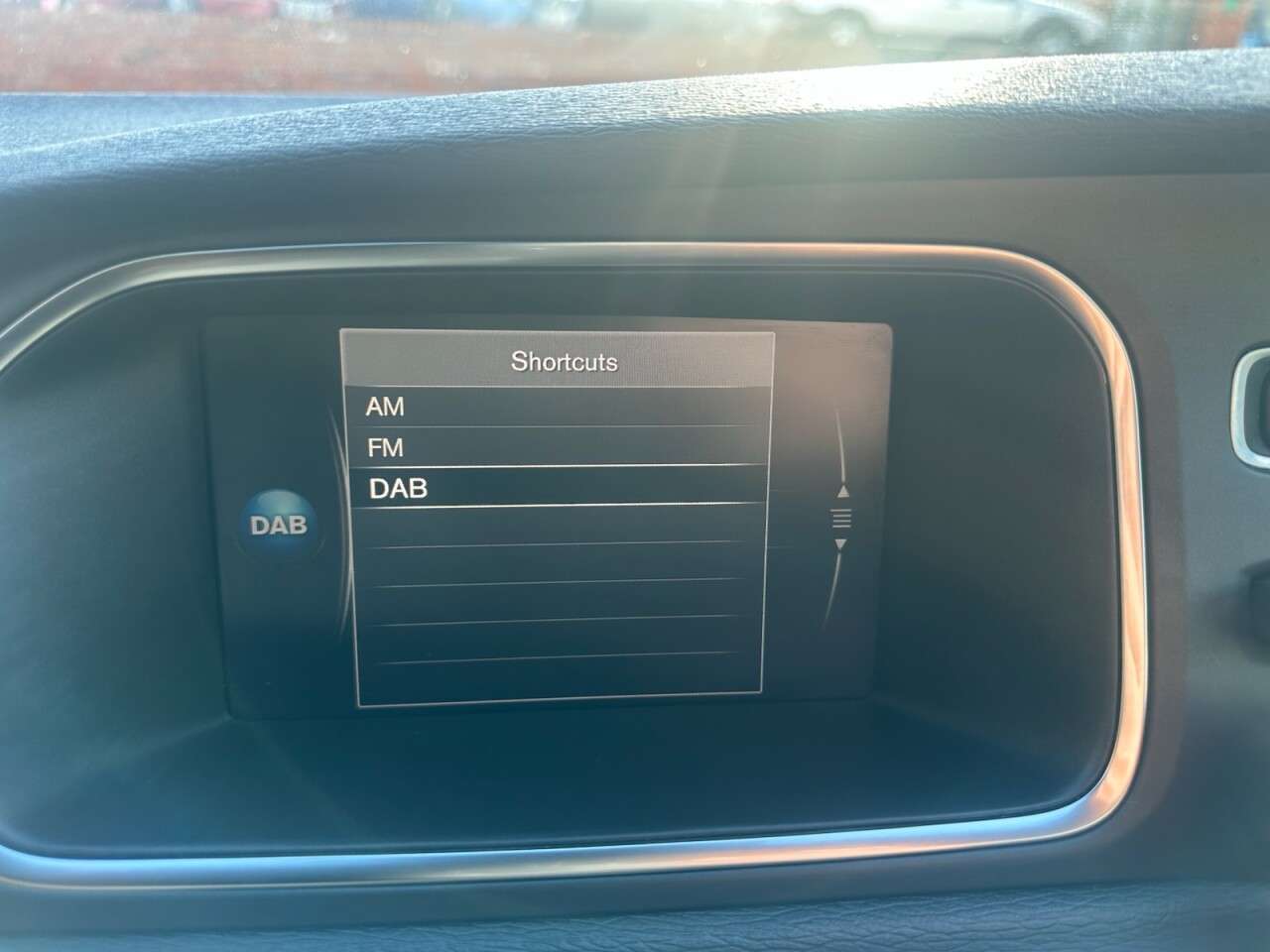 2018 VOLVO V40 2018 VOLVO V40