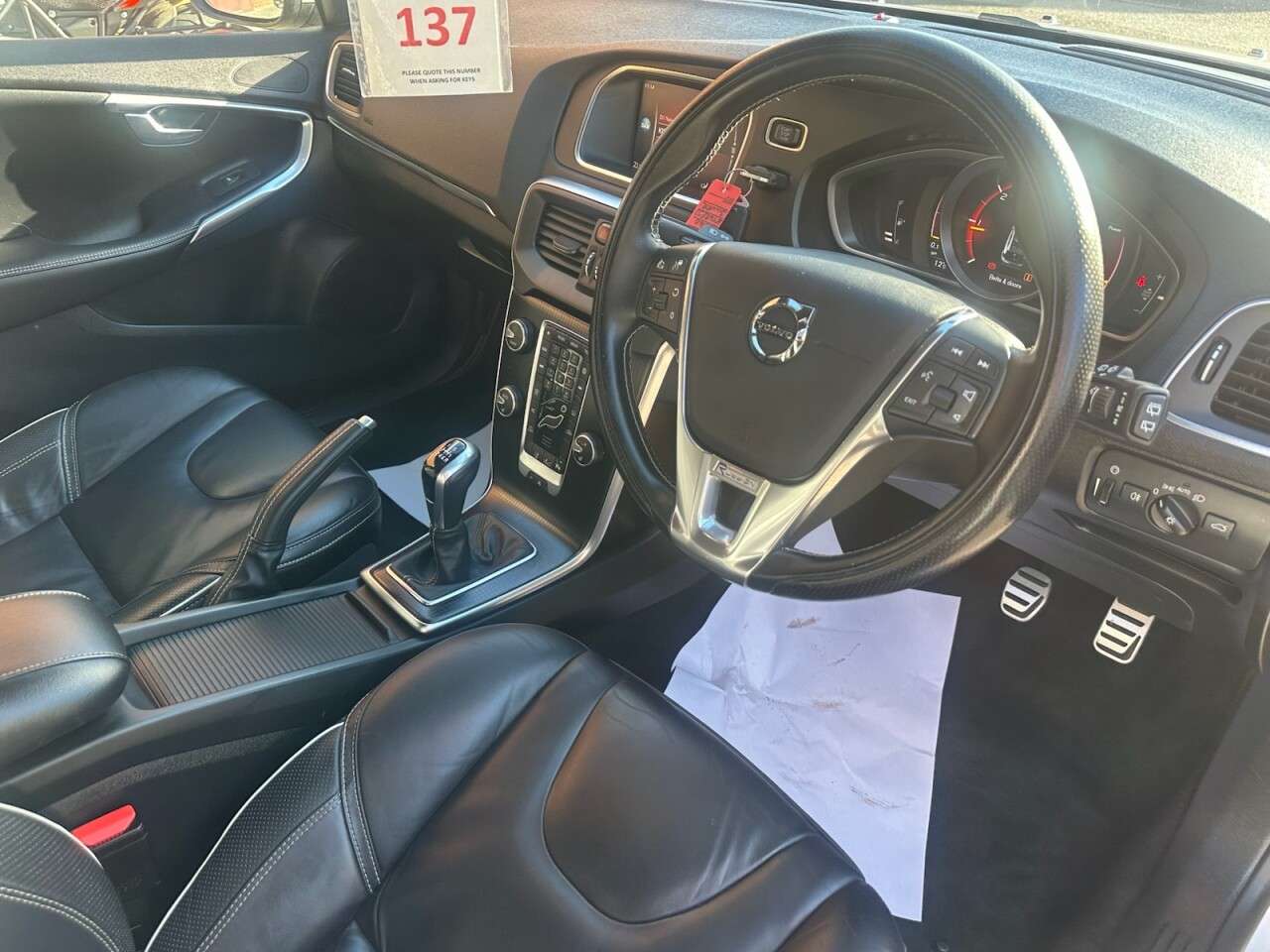 2018 VOLVO V40 2018 VOLVO V40