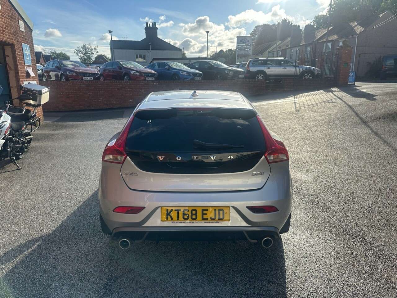 2018 VOLVO V40 2018 VOLVO V40